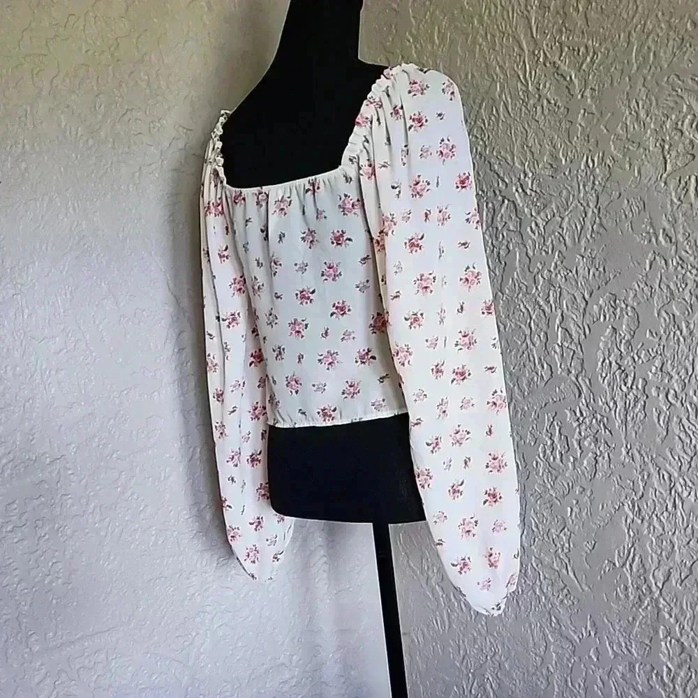AROUND White pink floral blouse sweetheart neck - Picture 3 of 9